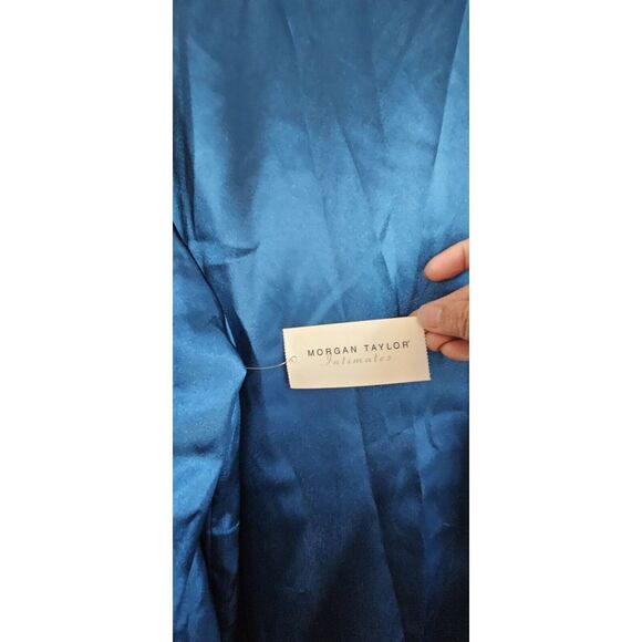 Morgan Taylor Intimates woman Sz M silky satiny blue embroidery 2pcs set of pjs - Picture 6 of 13